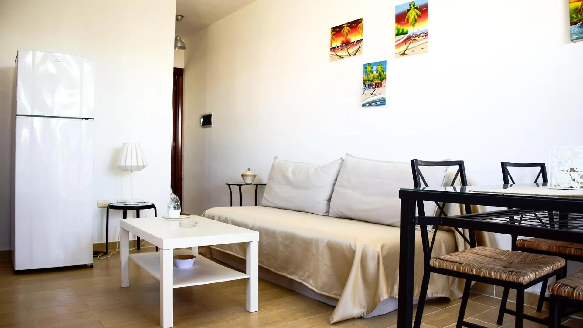 Vittoria House Apartments 209-210 バヤイベ