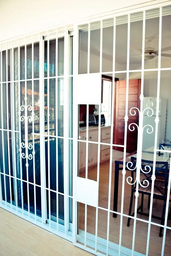 Vittoria House Apartments 209-210 バヤイベ
