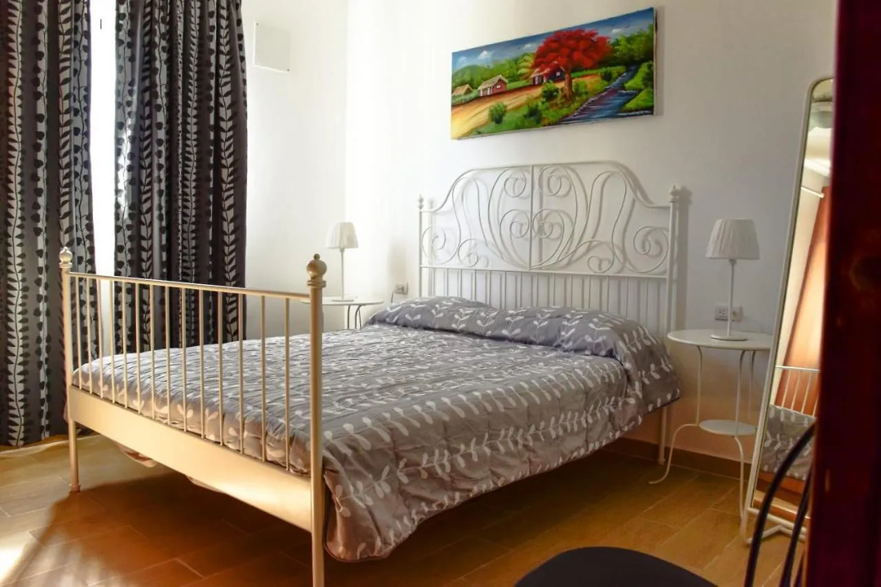 Vittoria House Apartments 209-210 バヤイベ